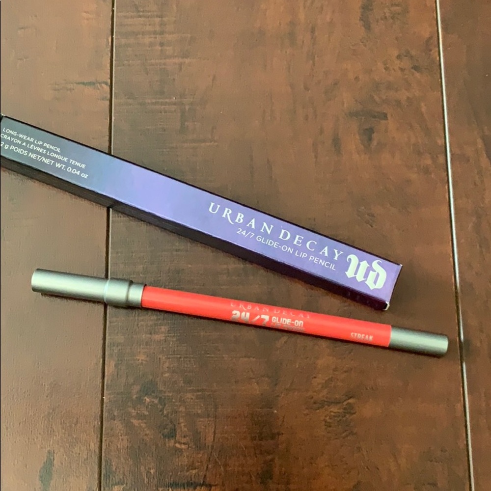 UD Urban Decay lip pencil in STREAK